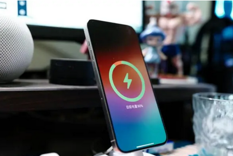 清溪镇苹果15换屏服务分享用什么充电器给iPhone15充电更好 